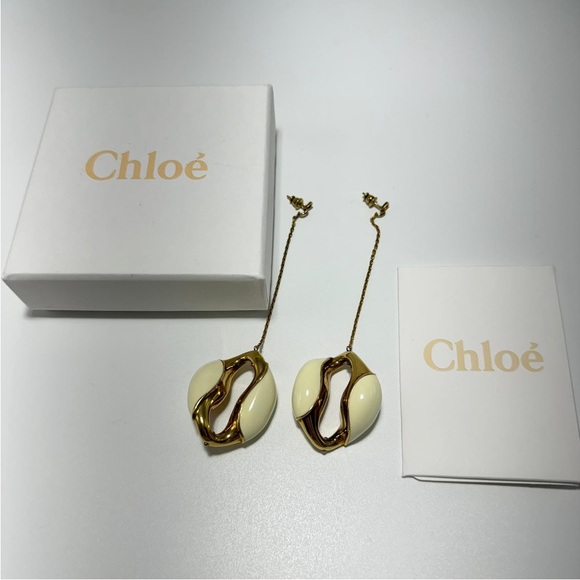Chloe Vintage Pierced Earrings - Picture 4 of 4